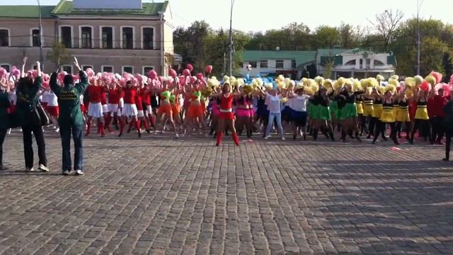 Флешмоб Харьков к Евро 2012(23.04.12).MOV смотреть онлайн
