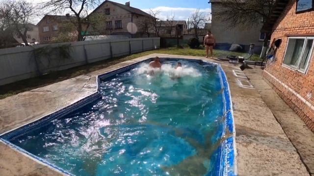 2 травня 2021 Купання в холодній воді! смотреть онлайн