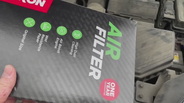 Как заменить самостоятельно воздушный фильтр на Kia Sportage 4G с двигателем 2.0 MPI G4NA смотреть онлайн