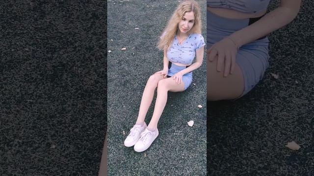 #nylon #legs #girl #blonde #skirt #sneakers смотреть онлайн