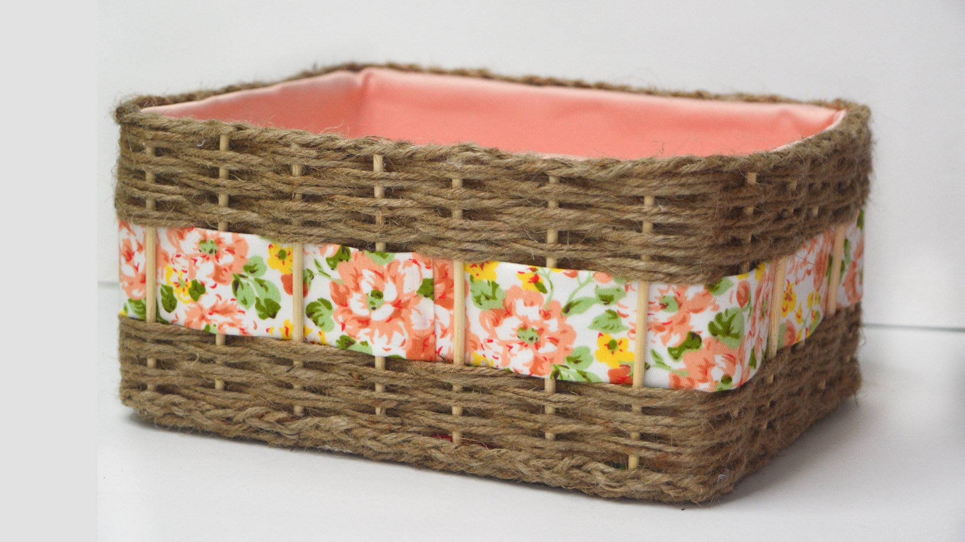 Интересный декор старой картонной коробки джутом и бамбуковыми шпажками смотреть онлайн