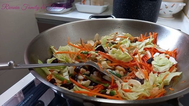 Mie Bihun Goreng Kecap || Menu Makan Siang Simpel смотреть онлайн