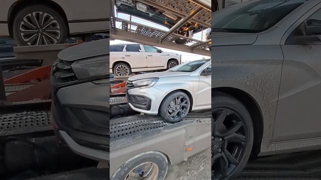 Дилер LADA забивает склады дорогими позициями смотреть онлайн