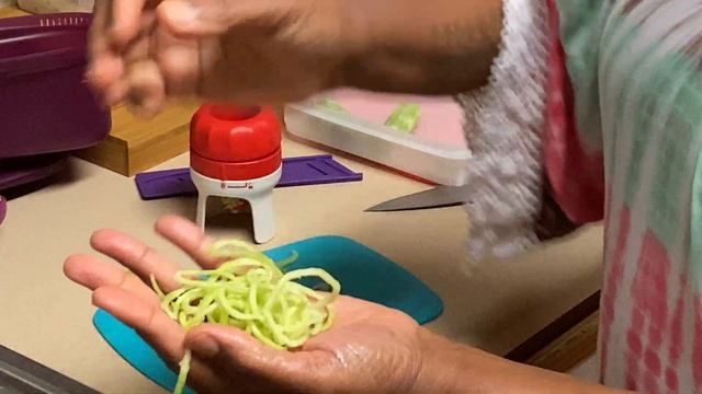Tupperware micro pro grill, pasta cooker and handy spiral to cook Broccoli Pasta and Grilled Shrimp смотреть онлайн