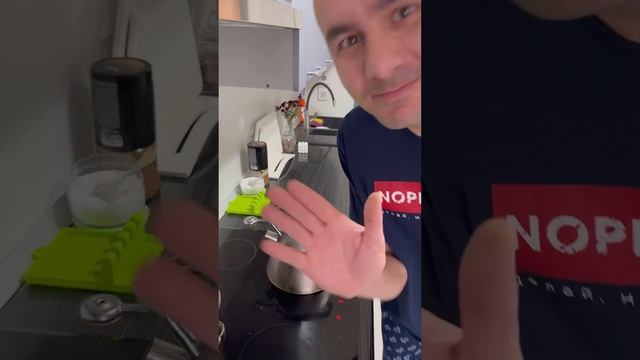 Мужик на кухне смотреть онлайн