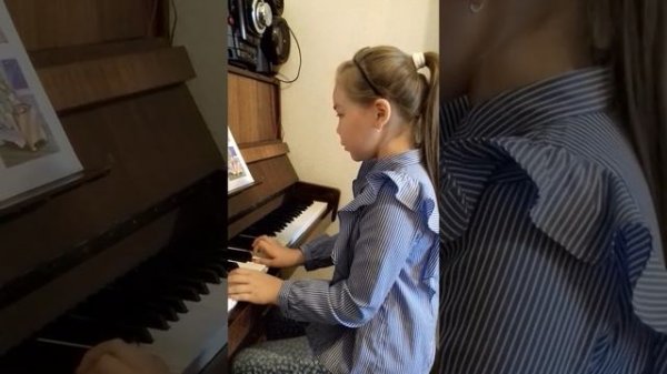 Игра на фортепиано из сборника "Кроха-музыкант "