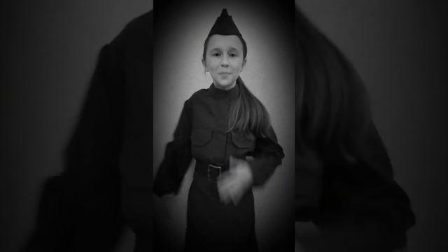 "Марш оловянных солдатиков", Ольга Берггольц. Читает София Забарина смотреть онлайн