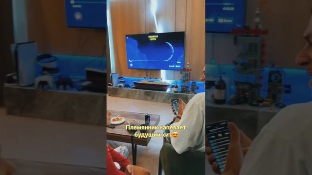 Кто уже выучил слова на припеве, признавайтесь?☺️ смотреть онлайн