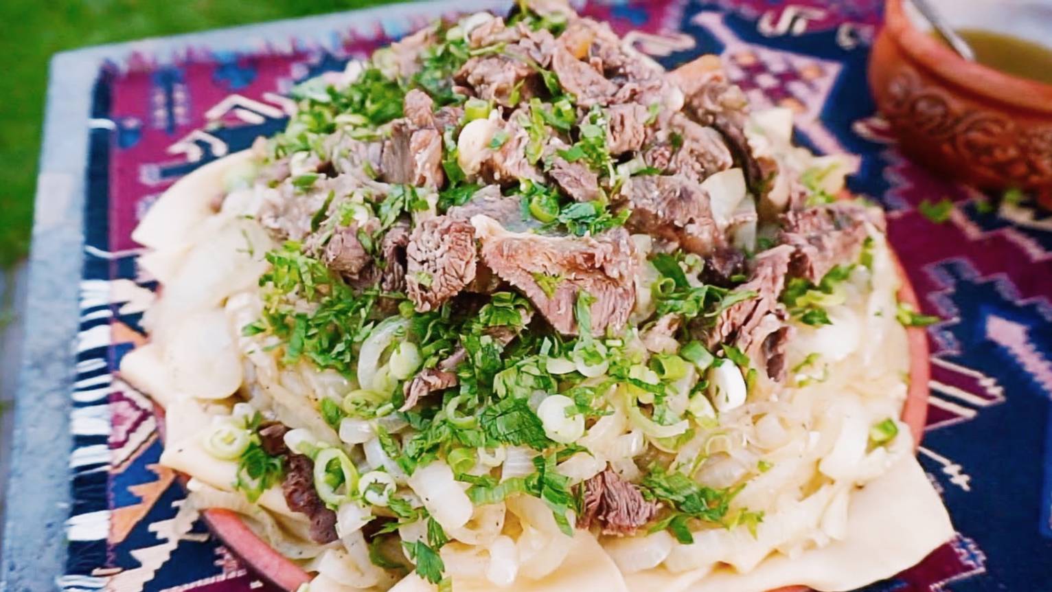 Классический казахский бешбармак с армянским акцентом / Как приготовить бешбармак рецепт от Жоржа смотреть онлайн