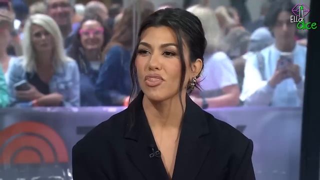 KOURTNEY KARDASHIAN sorprende al compartir una rara foto junto a KIM, en medio de su SONADA DISPUTA смотреть онлайн