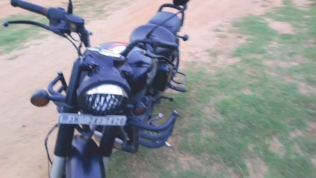 Comparison R15 V4 vs Royal Enfield classic 350 | Detailed review mileage | @Rahul6610X || смотреть онлайн