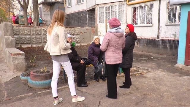 На Салтівці хлопець викинувся з власної квартири на 8 поверху