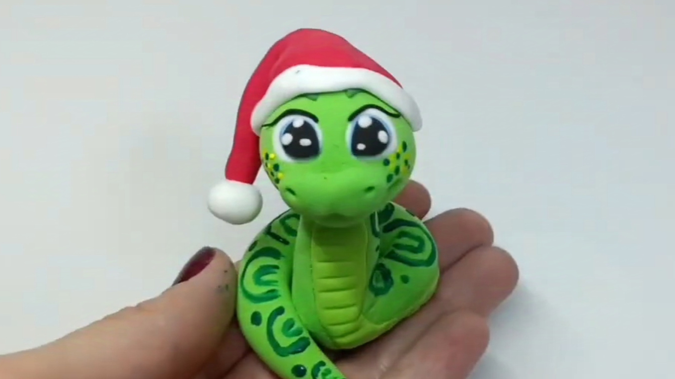 Лепим змейку из пластилина.Символ Нового 2025 года смотреть онлайн