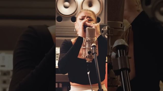 Лучшее исполнение на губной гармошке, Индиара Сфайр смотреть онлайн