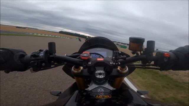 Davy @ GRD - Aprilia Tuono - GoPro tank suction mount смотреть онлайн