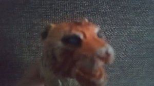 тигр  шерхан  вернулся и планирует отомстить и покончить с  Маугли раз и навсегда