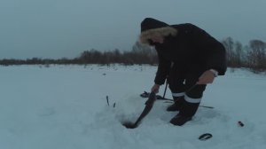 Зимняя рыбалка в Сибири 25 крючки на налима.