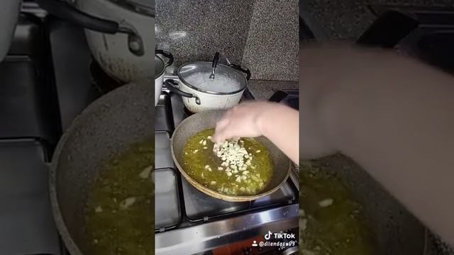 BUTTERED SHRIMP with MUSHROOMS RECIPE смотреть онлайн