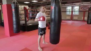 Боковые удары в Боксе как поставить боковой удар рукой на мешке