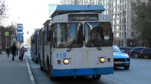 Троллейбус Екатеринбурга ЗиУ-682 КР Иваново борт. №119 маршрут 27 на остановке "Декабристов"