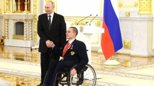 Путин вручил государственные награды российским паралимпийцам