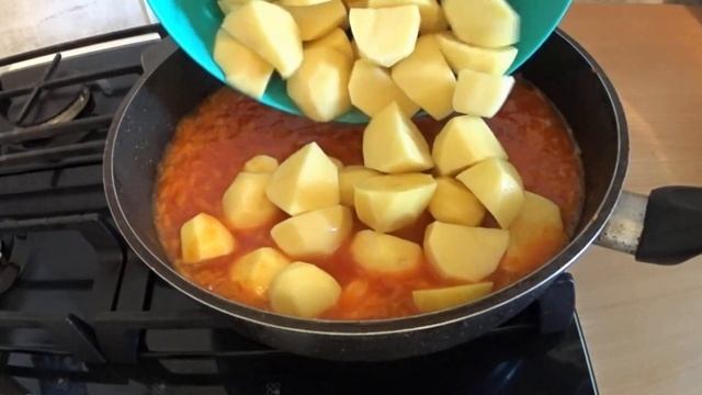 Вариант сытного обеда, ужина. Тефтели с картофелем. смотреть онлайн