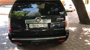 Cadillac Escalade 3, 2011 release. View. / Кадилак Эскалейд 3, 2011 года выпуска. Обзор с наружи.