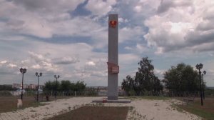 Памятник - Стелла  . 1-я Маевка комсомольцев города (субботник)  г Сызрань "без прикрас"