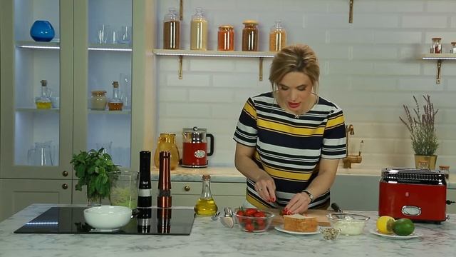 Смачний Тост з авокадо і полуницею. Ідеї Корисного Сніданку. смотреть онлайн