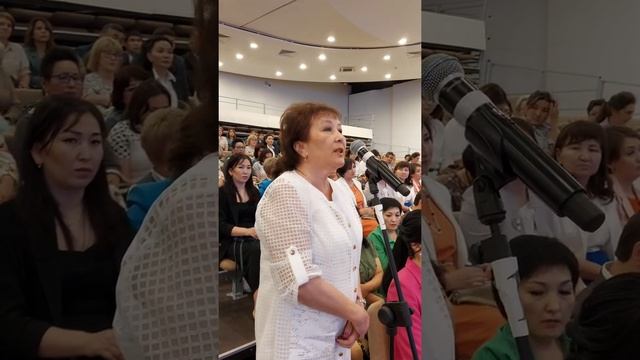 "Глотать пыль мы ни за кем не будем". Министр просвещения ответил на вопросы акмолинских педагогов смотреть онлайн
