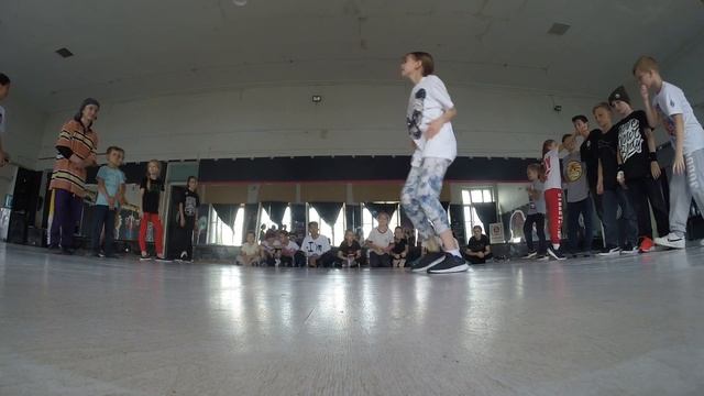 MOVE YOUR BODY|EXEBITION| Волосатики vs Одуванчики смотреть онлайн