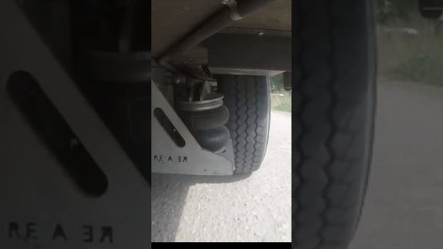 работа пневмоподвески каравана на плохих участках дороги