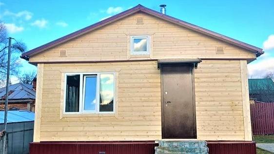 Нужные работники - столяры и плотники! Симпатичная баня из бруса 6х6 в Ступинском районе МО смотреть онлайн