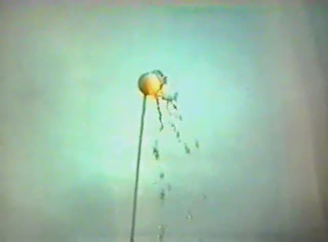 Физика. Опыты. Механика сплошных сред. Уравнение Бернулли. Втягивающее действие струи жидкости смотреть онлайн