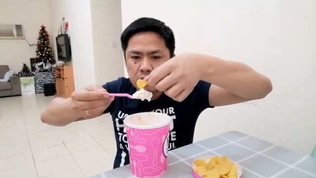 MUKBANG BASKIN-ROBBINS TWIST WITH TORTILLOS смотреть онлайн