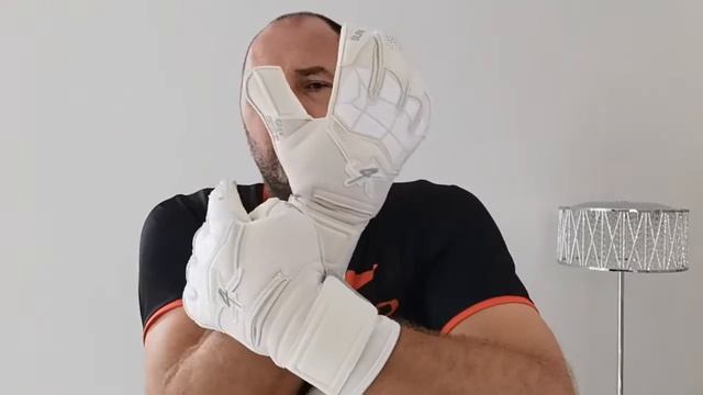 J4K SUPA GIGA GRIP ROLL WHITE brankárske rukavice смотреть онлайн