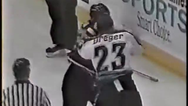 Shawn Penn vs Barry Dreger IHL Mar 8/97 смотреть онлайн