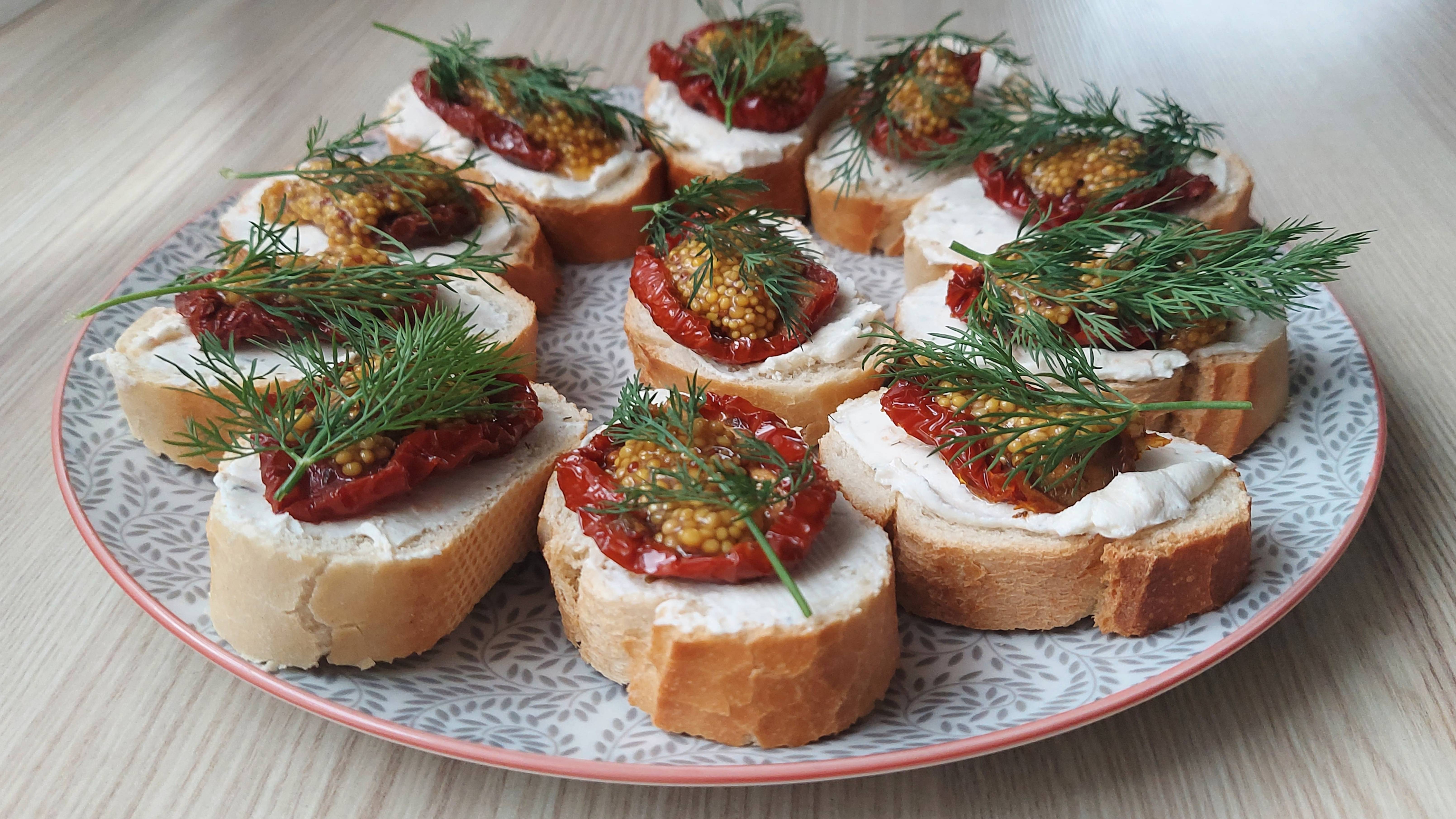 Вкусная закуска на Новогодний стол 2025! Бутерброды на праздничный стол за 5 минут! смотреть онлайн