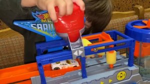 Видео Доминика : Обзор большой автомойки Хот Вилс (Mega car wash Hot Wheels )