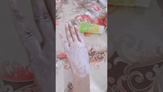 Choosing Best scrubbing according to your skin type || Beautician course with RubinaKausar 🥰🥰 смотреть онлайн
