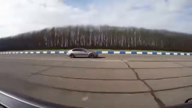 M5f90 vs E63 AMG смотреть онлайн