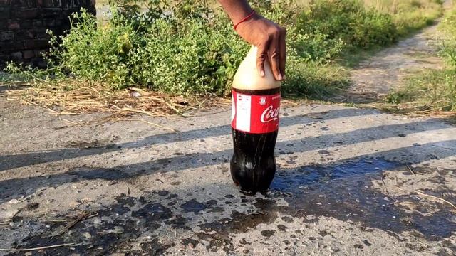 Experiment: Coca Cola Vs Soda | @Life_Lifter смотреть онлайн