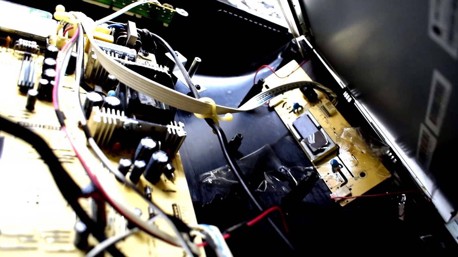 Ремонт телевизора TECHNO TS-LCD-1561 смотреть онлайн