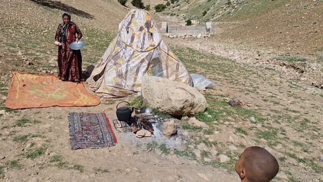 Betul and Marja's quest: building a shelter to protect the family смотреть онлайн
