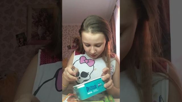 Лизун из клея п в а тетрабората и красителя