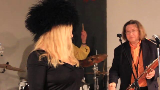 ОТЗВУКИ МУ И ЛИЗА НОВЫХ - ОТДАЙ МОИ ВЕЩИ (ПЕТР МАМОНОВ) смотреть онлайн