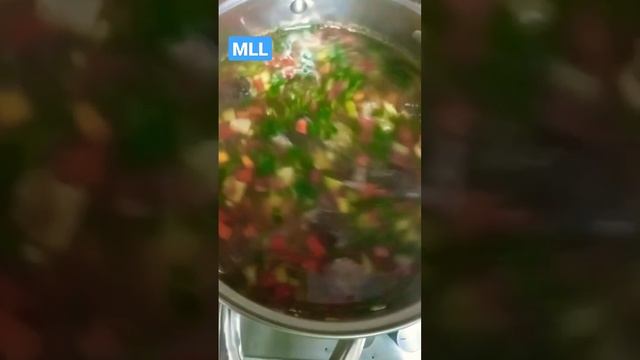 ciorbă de cartofi cu legume și cârnați de casă și mâncărică de ceapa cu pulpe 🐔😋 смотреть онлайн