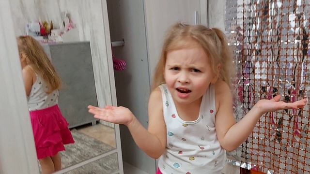 💕МОДНЫЙ ПОКАЗ🎀 ВЫБИРАЕМ ПЛАТЬЕ👗 СТИЛЬНВЕ ОБРАЗЫ ДЛЯ ДЕВОЧЕК😍 смотреть онлайн