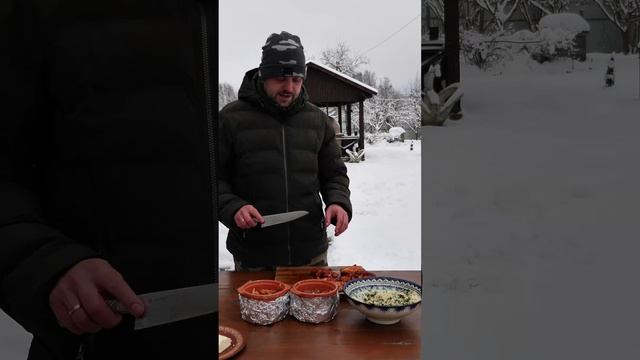 Жульен с курицей и грибами в горшочках на мангале смотреть онлайн