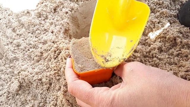 Toy Ice Cream with sand and Play with shovel toys & Sand Molds смотреть онлайн